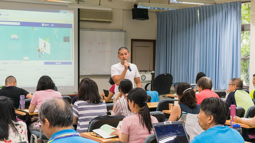 臺北市大直高中黃益中老師講解公民素養與識讀媒體