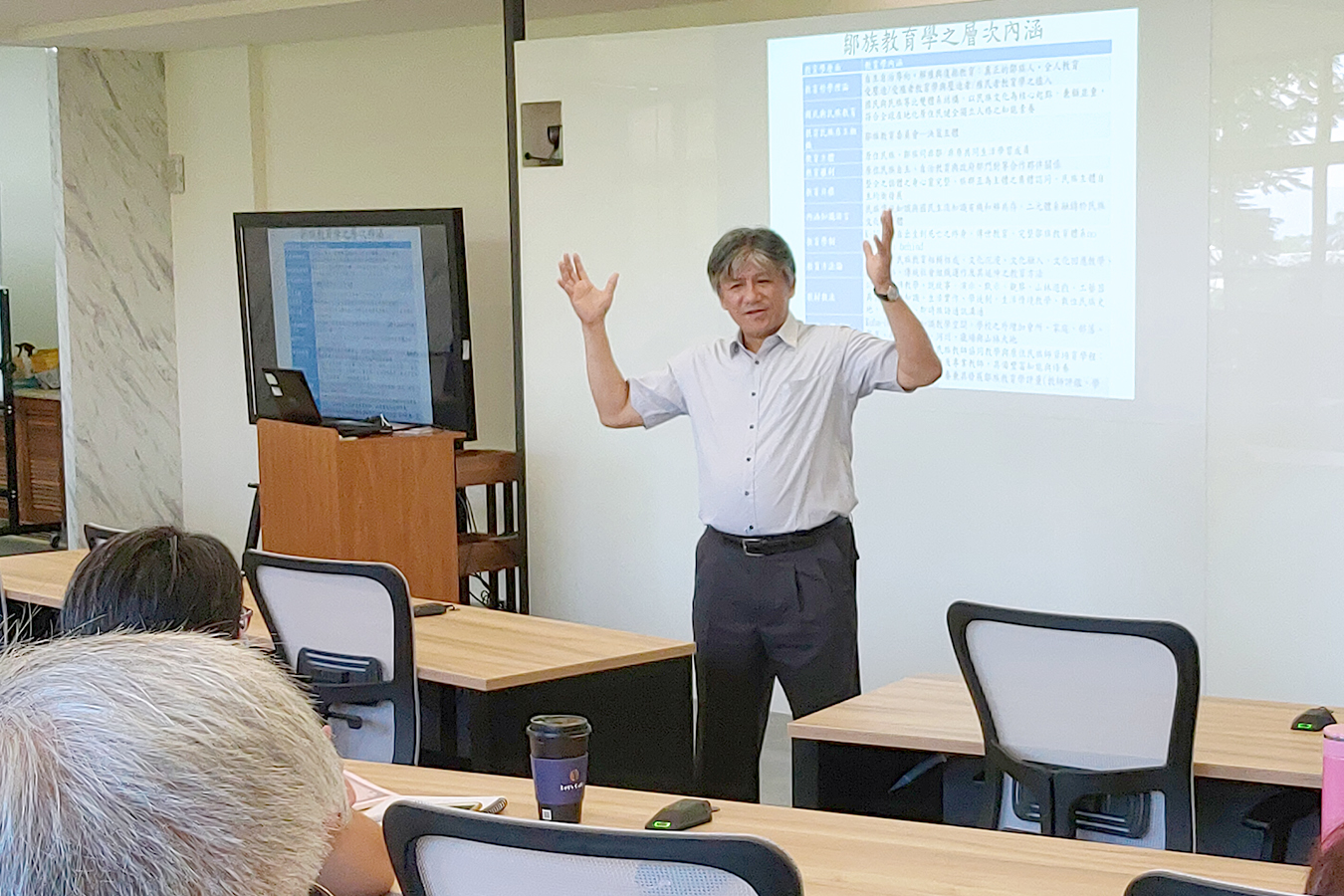 汪明輝教授講述鄒族教育學之層次內涵（李岱融攝）