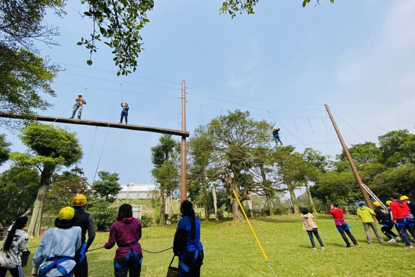 領導力與團隊經營課程—高空繩索體驗。攝影：許茹蘭